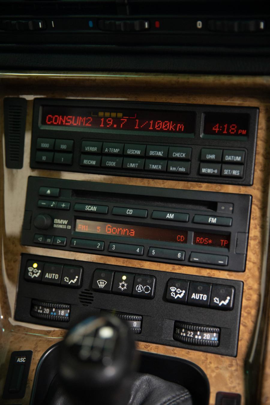 Детали интерьера BMW 850CSi (E31) 1995 года  (EU) (фото 87 из 154)